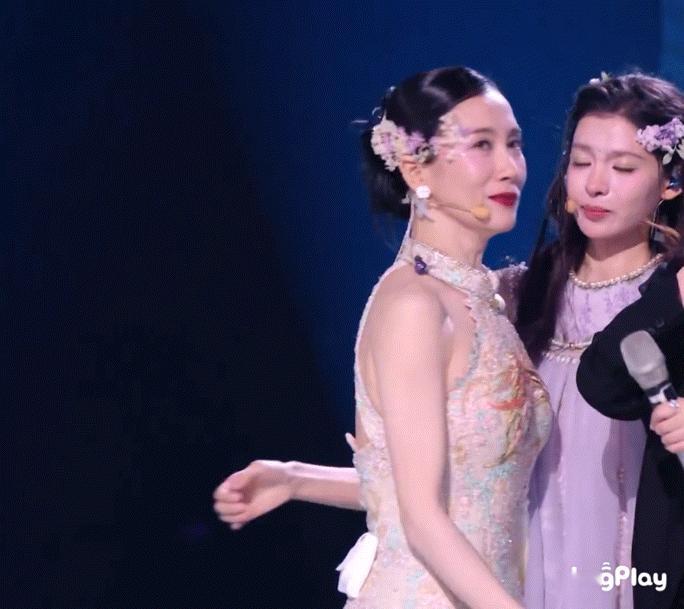 温峥嵘是在偷笑吗？