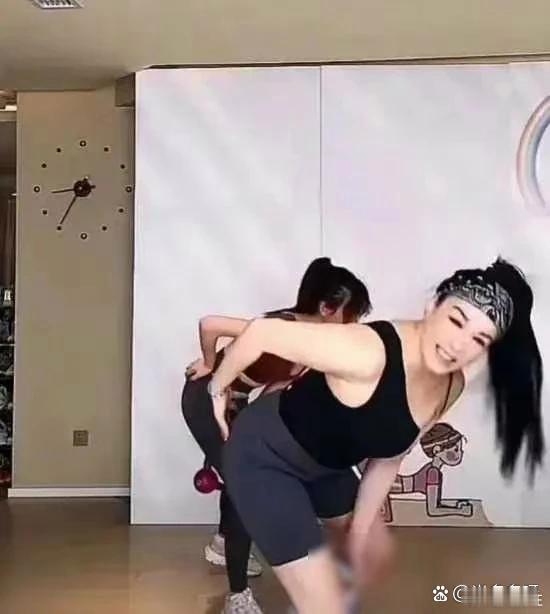 天啊，钟丽缇这个身材也太魁梧了吧​​​