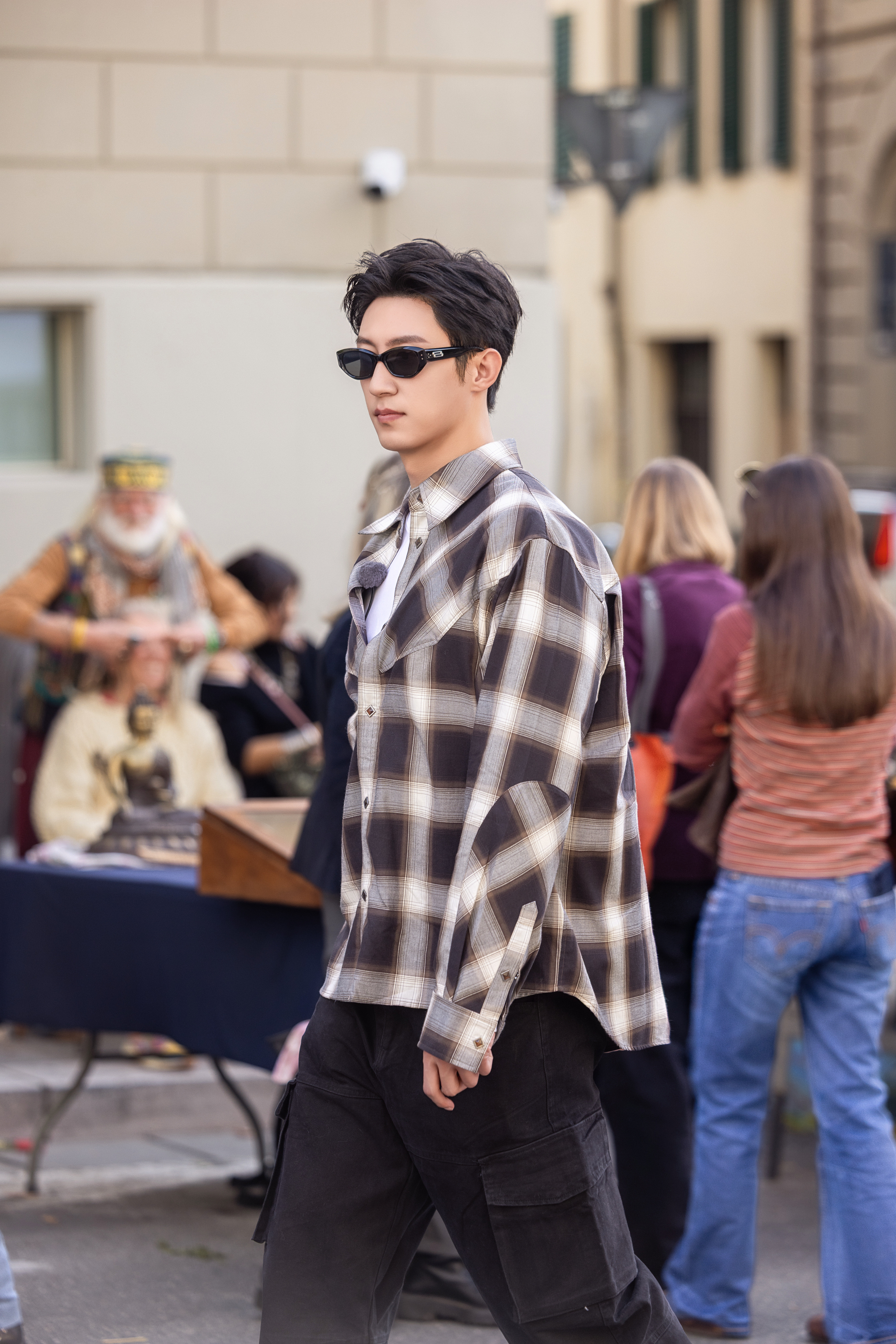 黄景瑜长得好像胡图图的爸爸是谁又买夜宵场烫搜玩抽象啊！不知道是最近剧扑的那位，还