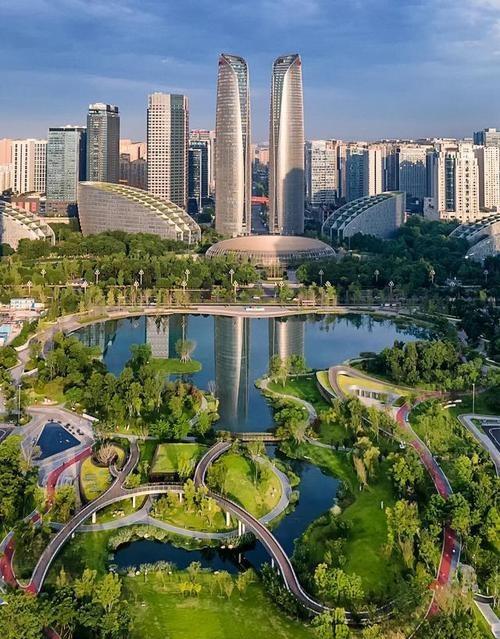 刷到一份榜单，我愣了三秒。深圳1320个公园，全国第一，这没毛病。佛山、重庆