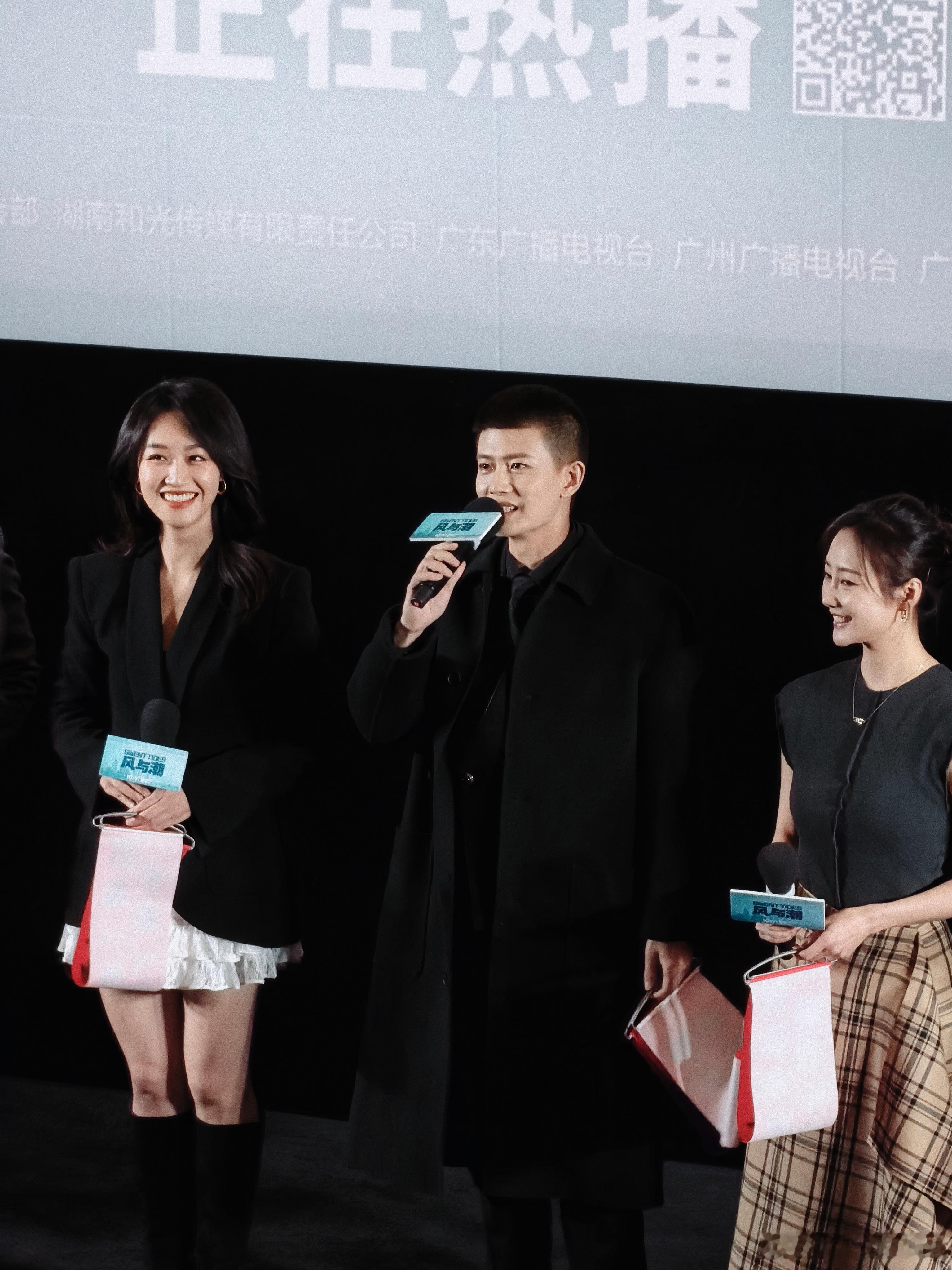 确诊为任嘉伦走路粉家人们谁懂！在《风与潮》看片会看到任嘉伦走秀，直接被他的走路