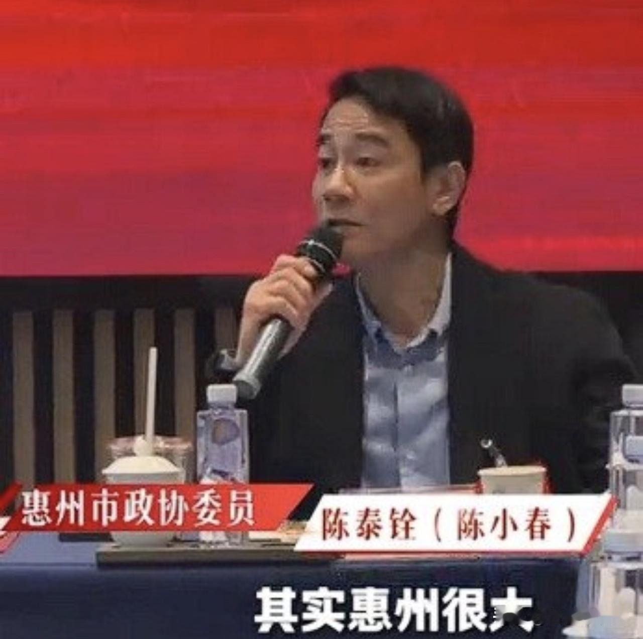 比起本名陈泰铨，果然还是山鸡哥更深入人心！陈小春塑造的经典荧幕形象一抓一大把，