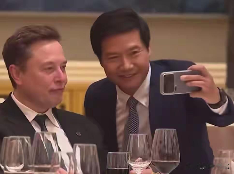 雷军作为中国的“马斯克”也可以向更优秀的人学习，中国人从来都懂得“取长补短”的深