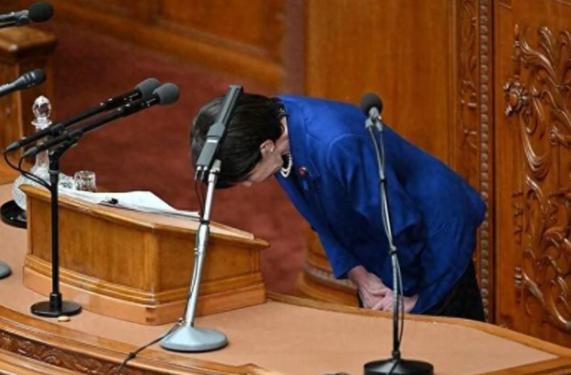 等了这么久，终于等来高市早苗的道歉！说白了，这场盼星星盼月亮的道歉，不过是自