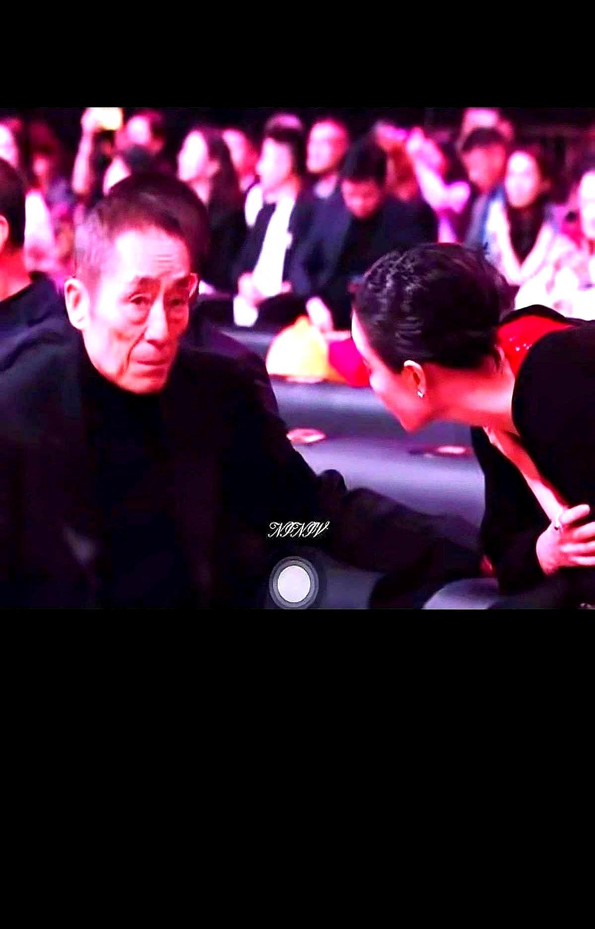 张艺谋试镜喊停只因女孩护了下胸？！“身体一躲，角色全毁”，老谋子要的是连骨头