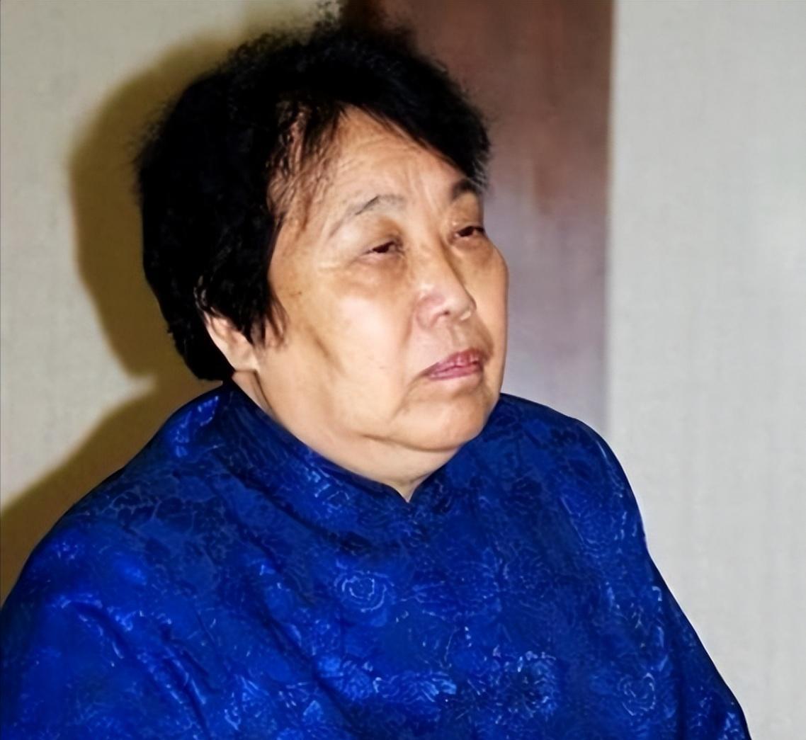 1983年6月，天津市委组织部宣布了新的领导班子名单。邢燕子得知自己不再担任市委