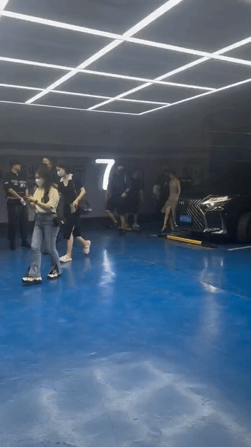 能给赵丽颖配个靠谱点的小助理吗？赵丽颖这么忙碌，这么一个不靠谱的助理跟在身边让人