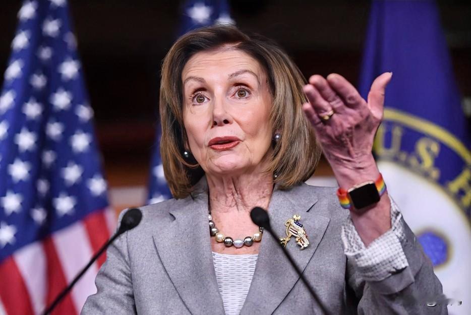 85岁的佩洛西又跳出来了！当地时间11月4日，美国众议院前议长在接受媒体采访时再