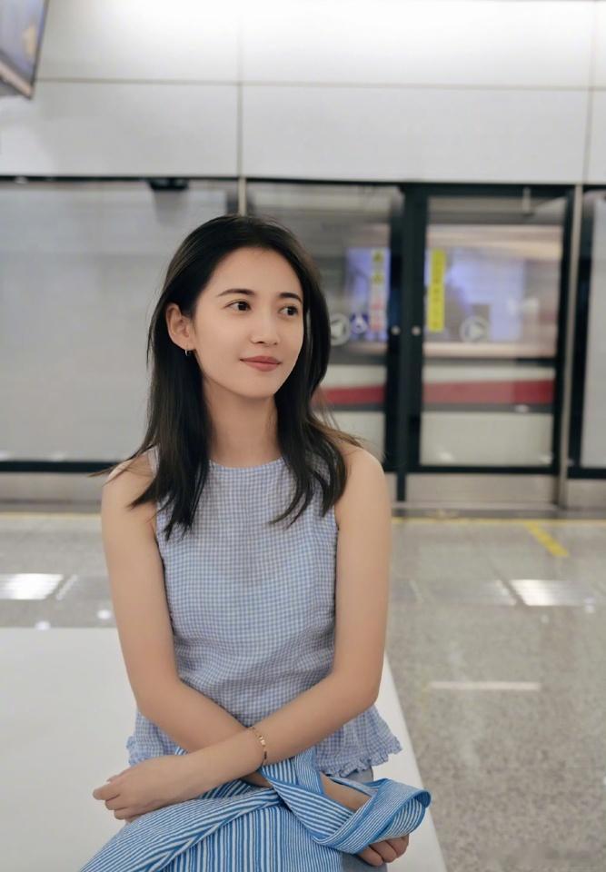 什么叫现实！曾经被唐嫣一手捧红的陈钰琪，离开老板后，现在快查无此人了。