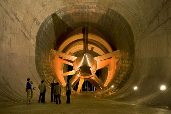 中国之所以有全世界最先进的高超音速导弹，连美国都不行，这一点就连美国都承认，原因