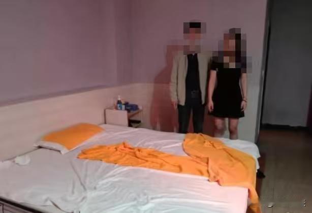 重庆，一小伙做完一天的工作下班回家，当时有些疲惫就想去洗浴中心做个按摩，在前台支