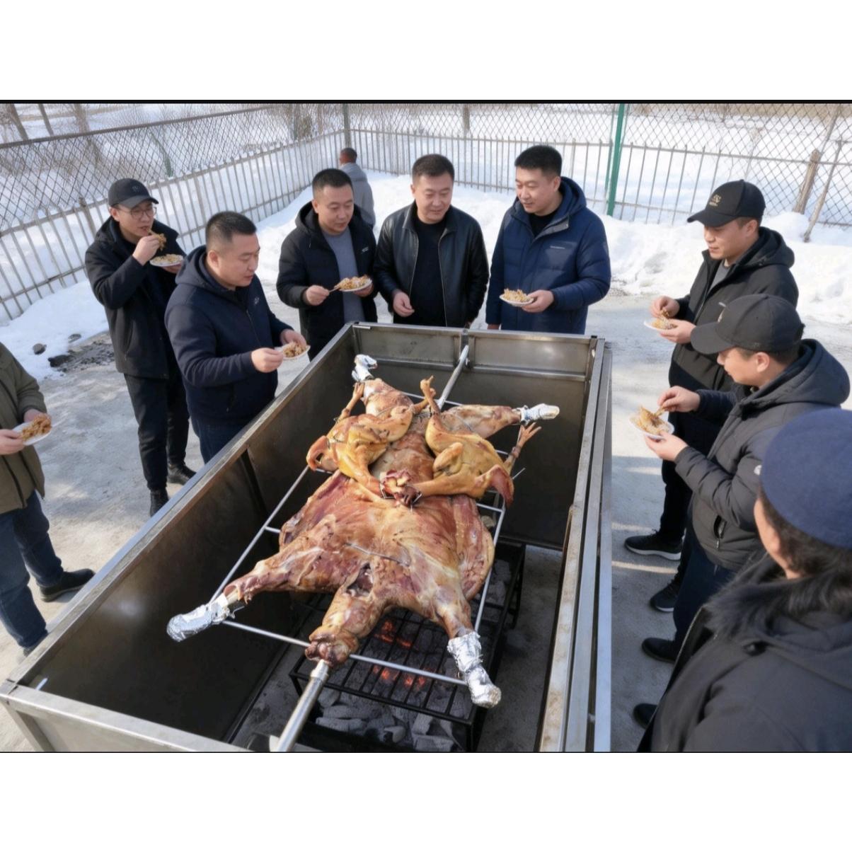 王女士在烤全羊店挑了只36斤的活羊，全程守在旁边看着店家把羊处理干净，从脱毛到切