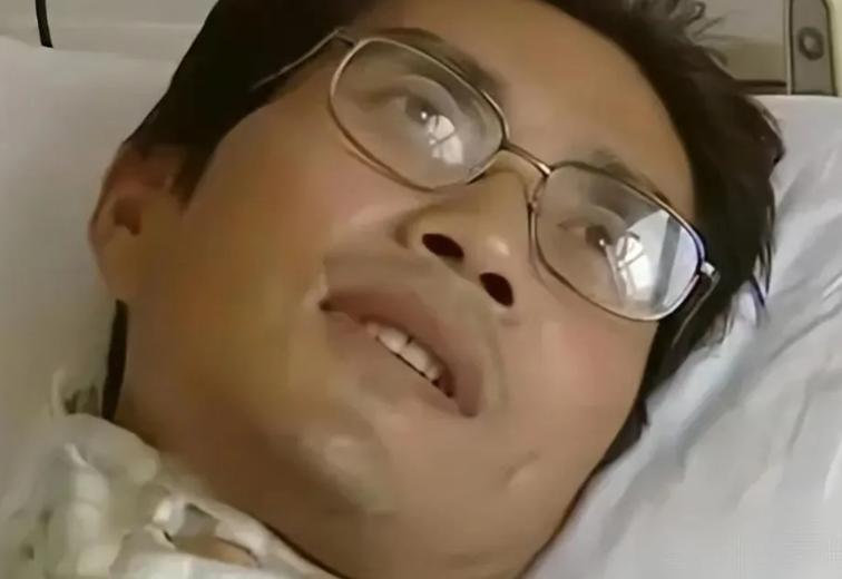 山东有个男的得了肾衰竭末期，家里五个哥姐，没一个搭理他，只能瘫在医院干等死。没想