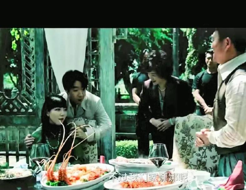 2.《扫毒风暴》。云司令的女儿安娜，看起来是个单纯的人畜无害的女孩子。坐车都晕车