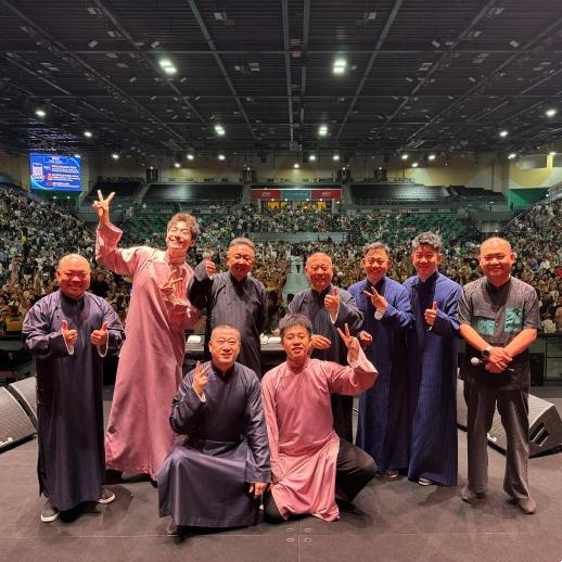 郭德纲经纪人王海深夜发文，晒演出照和巡演数据，宣布环球巡演完美收官！郭德纲经纪人