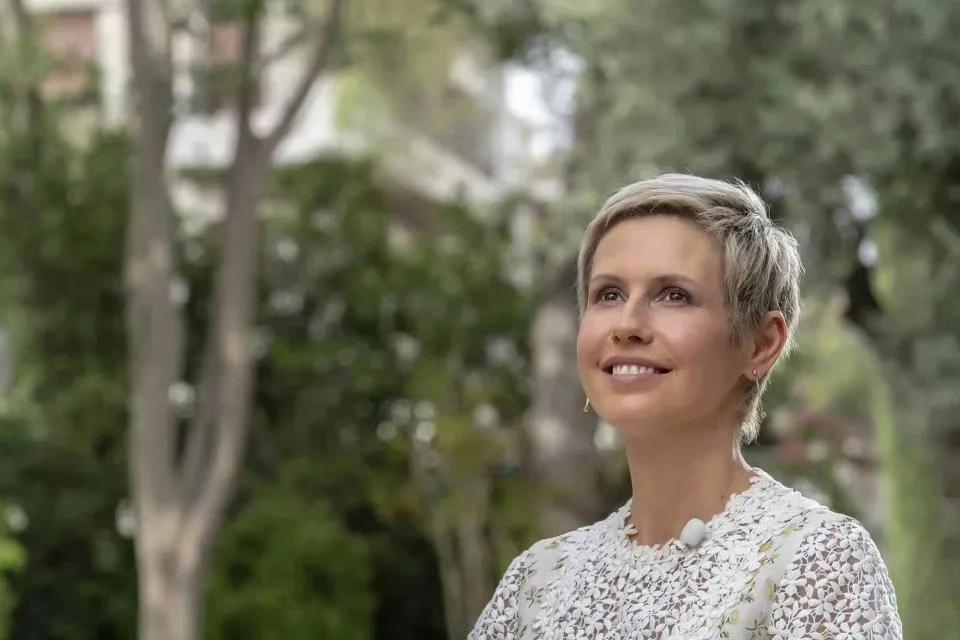 叙利亚前总统阿萨德被曝近况，打电玩度日，50岁英国妻子化疗中很脆弱。当地时间1