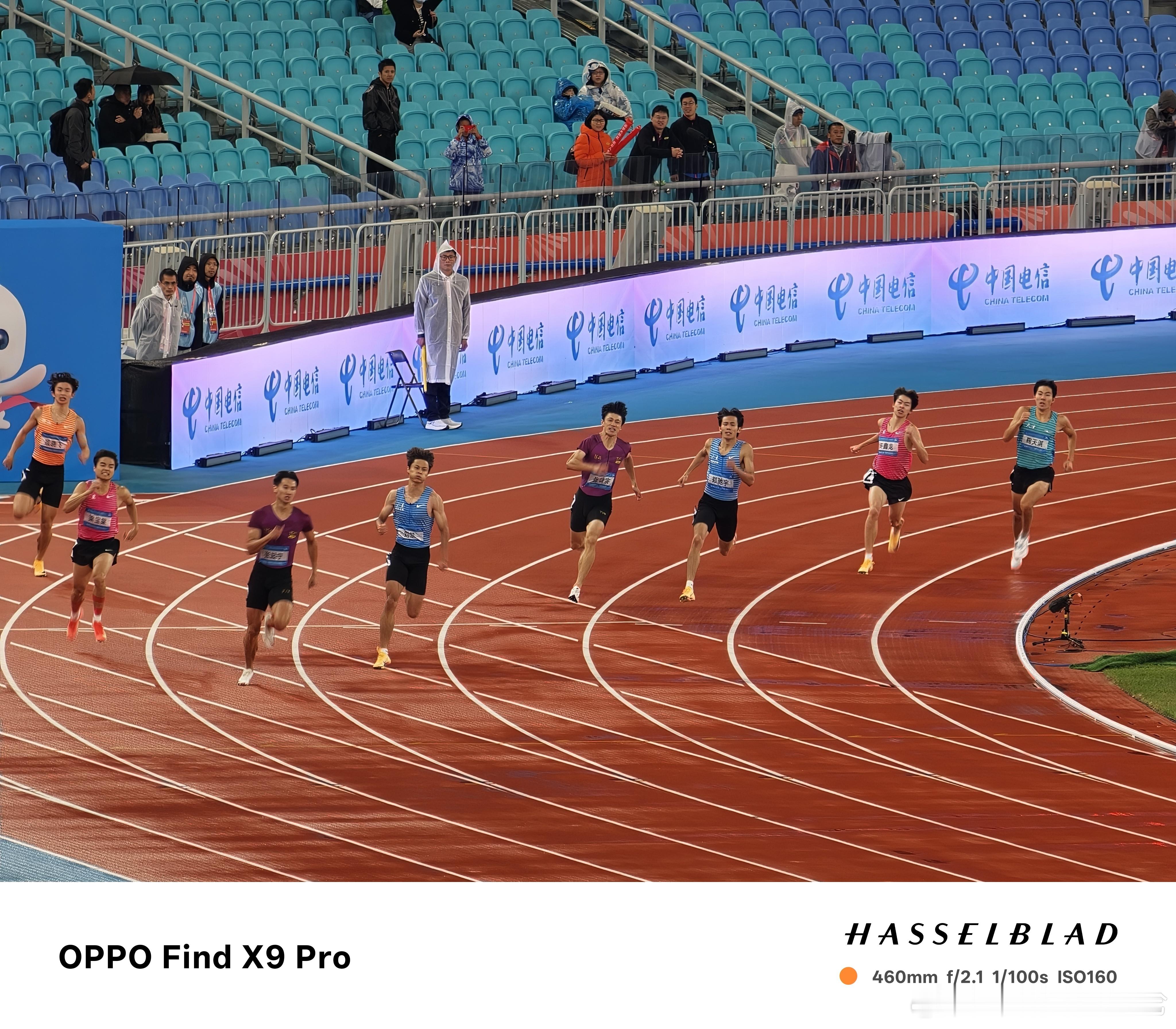 来一组今天在田径场上拍到的照片。