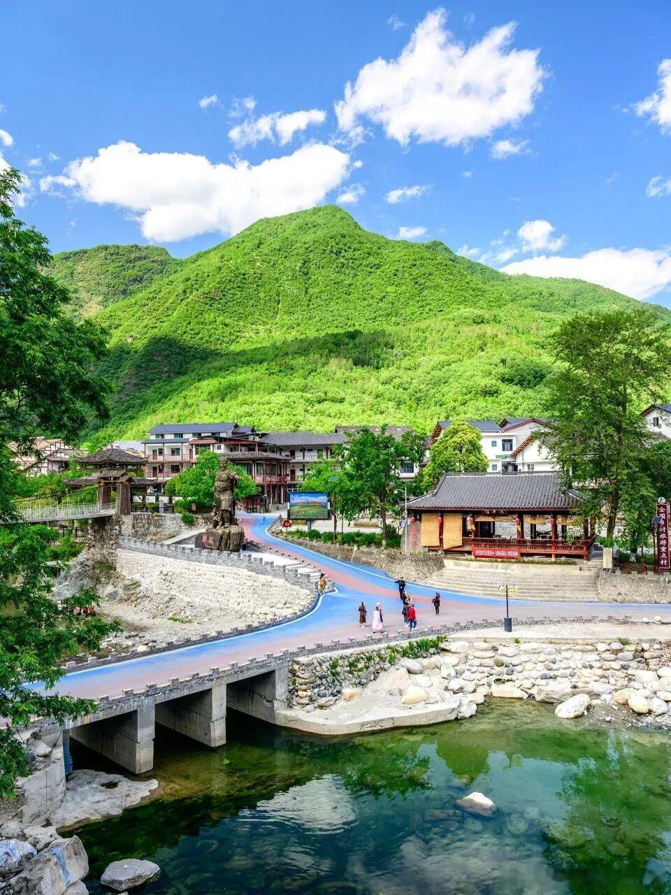 川北私藏避暑村落阴平村太治愈！盛夏均温22℃，清溪踩水、果园摘鲜果，民宿百元吃