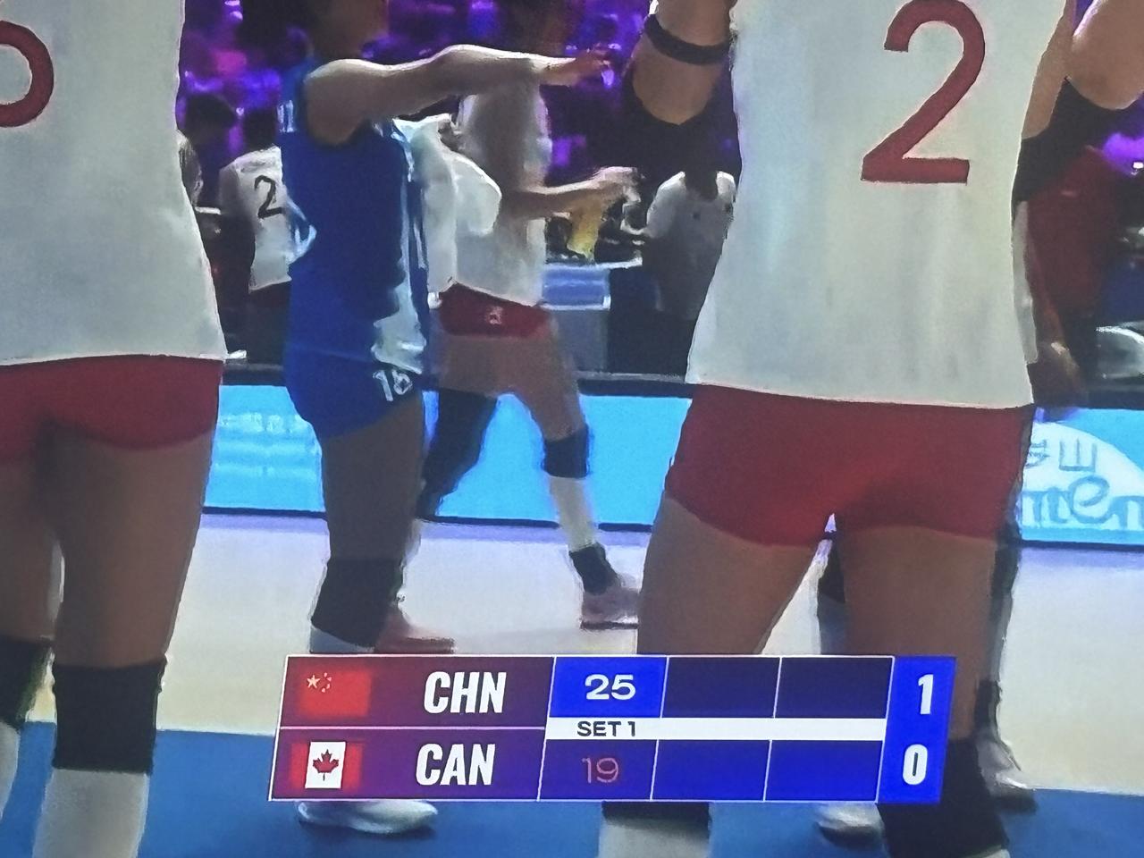 漂亮！中国女排拿下了第一局比赛的胜利✌️！在刚刚进行的世界女