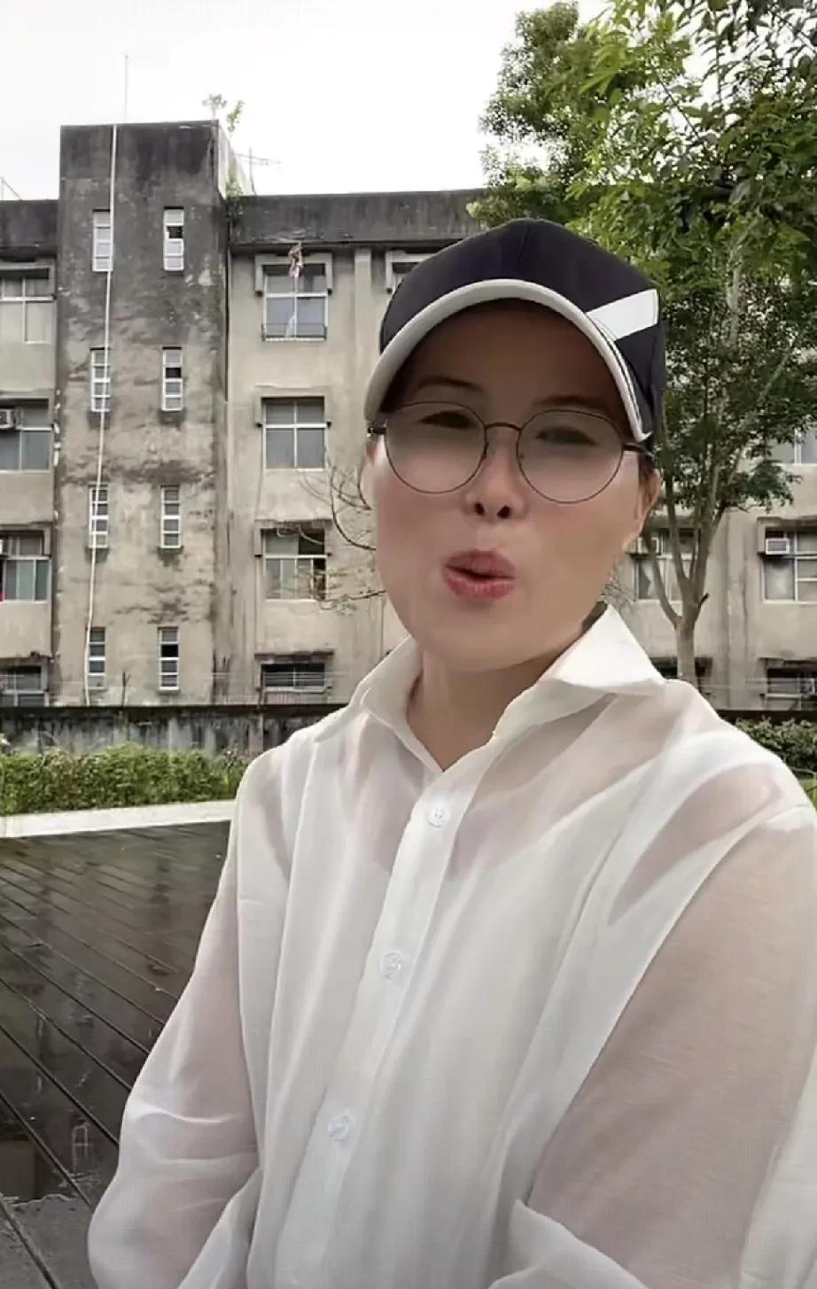 原来小杨阿姨也是女儿奴！小杨阿姨自己有俩儿子，她很爱小玥儿！小杨阿姨分享了自己