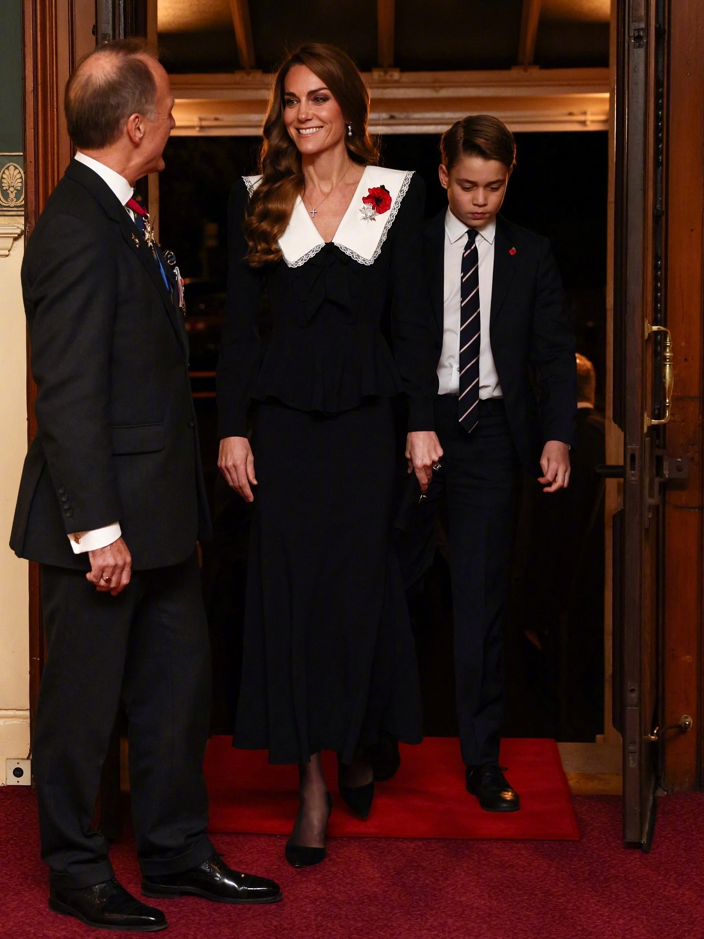 乔治小王子和妈妈凯特以及查尔斯国王与王后、爱丁堡公爵夫妇以及格洛斯特公爵夫妇现身