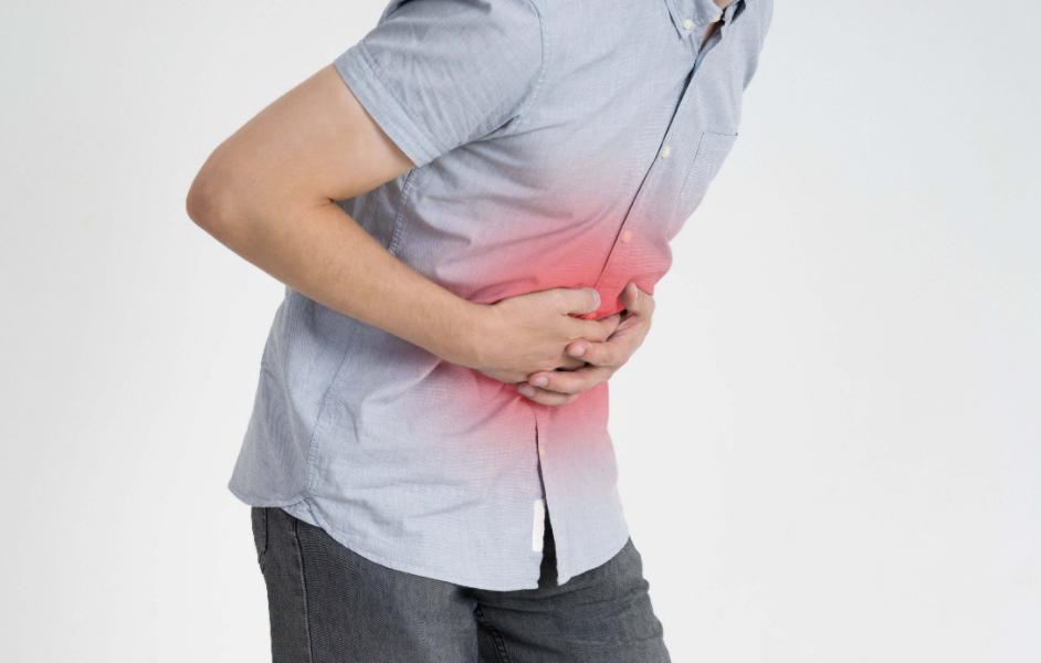 48岁男子胆囊切除，每天坚持散步，1年后肠梗阻，医生：5点铸成错48岁的老张去