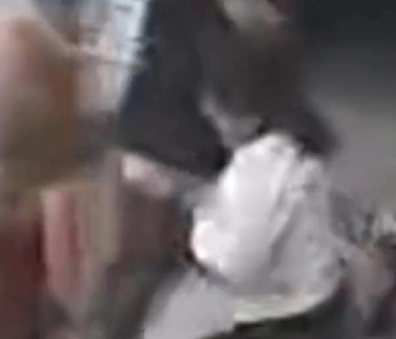 原形毕露，穷凶恶极事情发生在11月5日，地点为湖南益阳滔溪镇。有对男女窜至这里