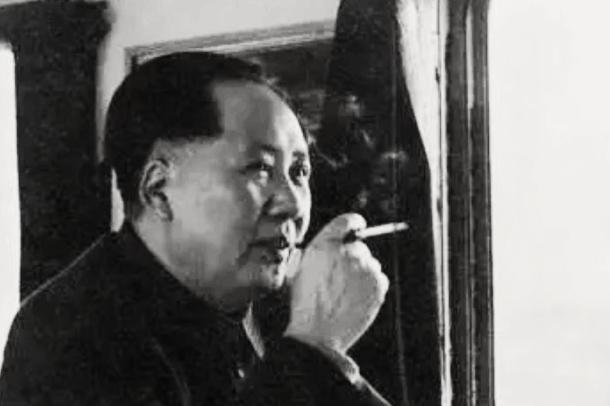 毛主席什么都好，就是有个习惯不太好，那是抽烟。会见外宾时抽，在人民大会堂参加大会