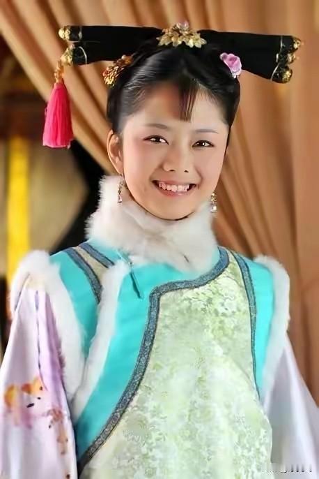 2018年，谭松韵的妈妈被撞身亡，谭松韵将肇事者告上法庭。肇事者却全家抱怨称：“