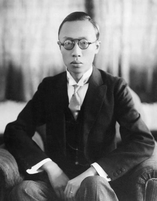 64年知溥仪月薪仅180元，毛主席立即决定从稿费中拿2000给他！1959年9月4日，抚顺战犯管理所