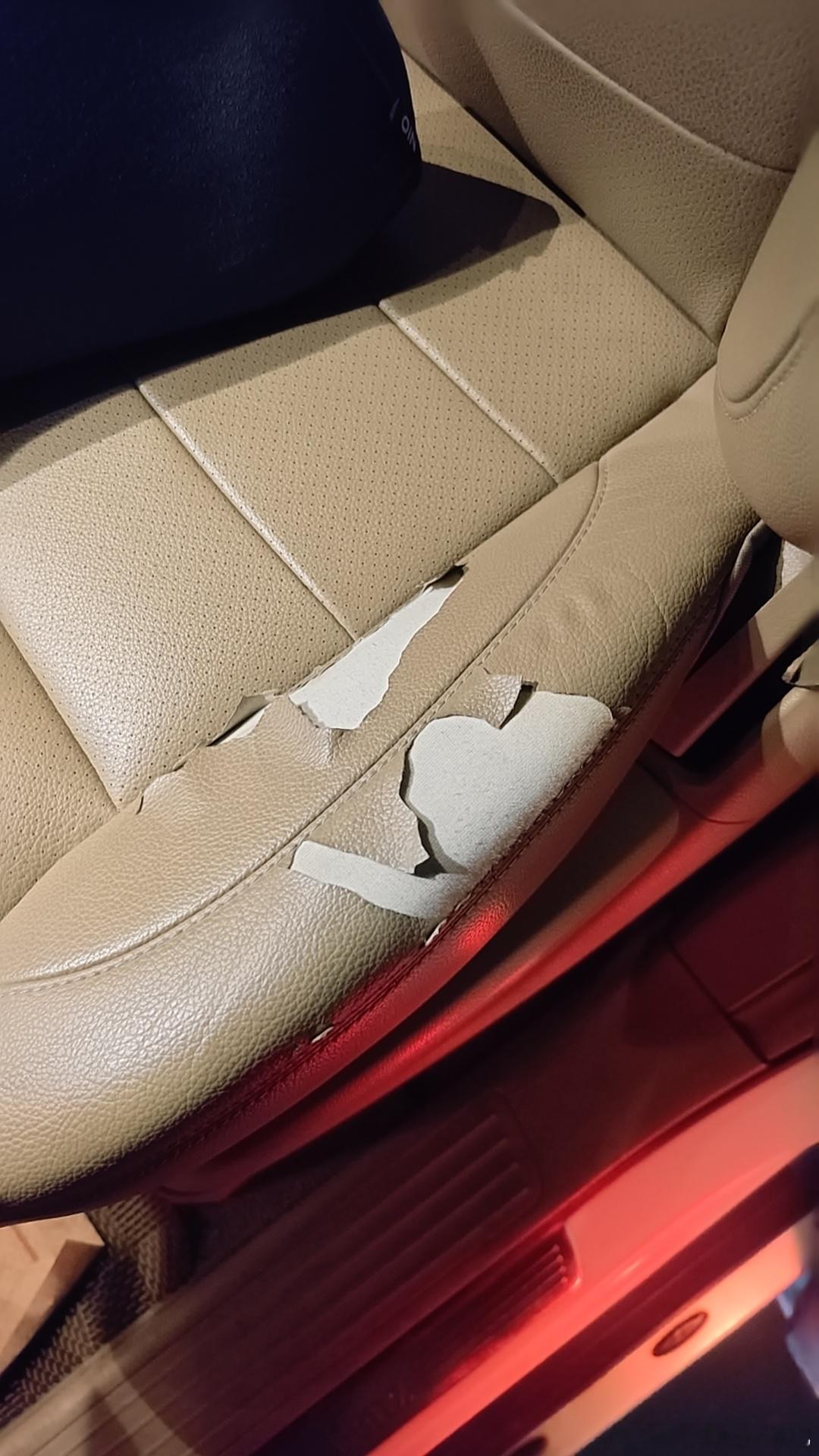 奔驰通病24万公里的座椅磨损很小，破损很大