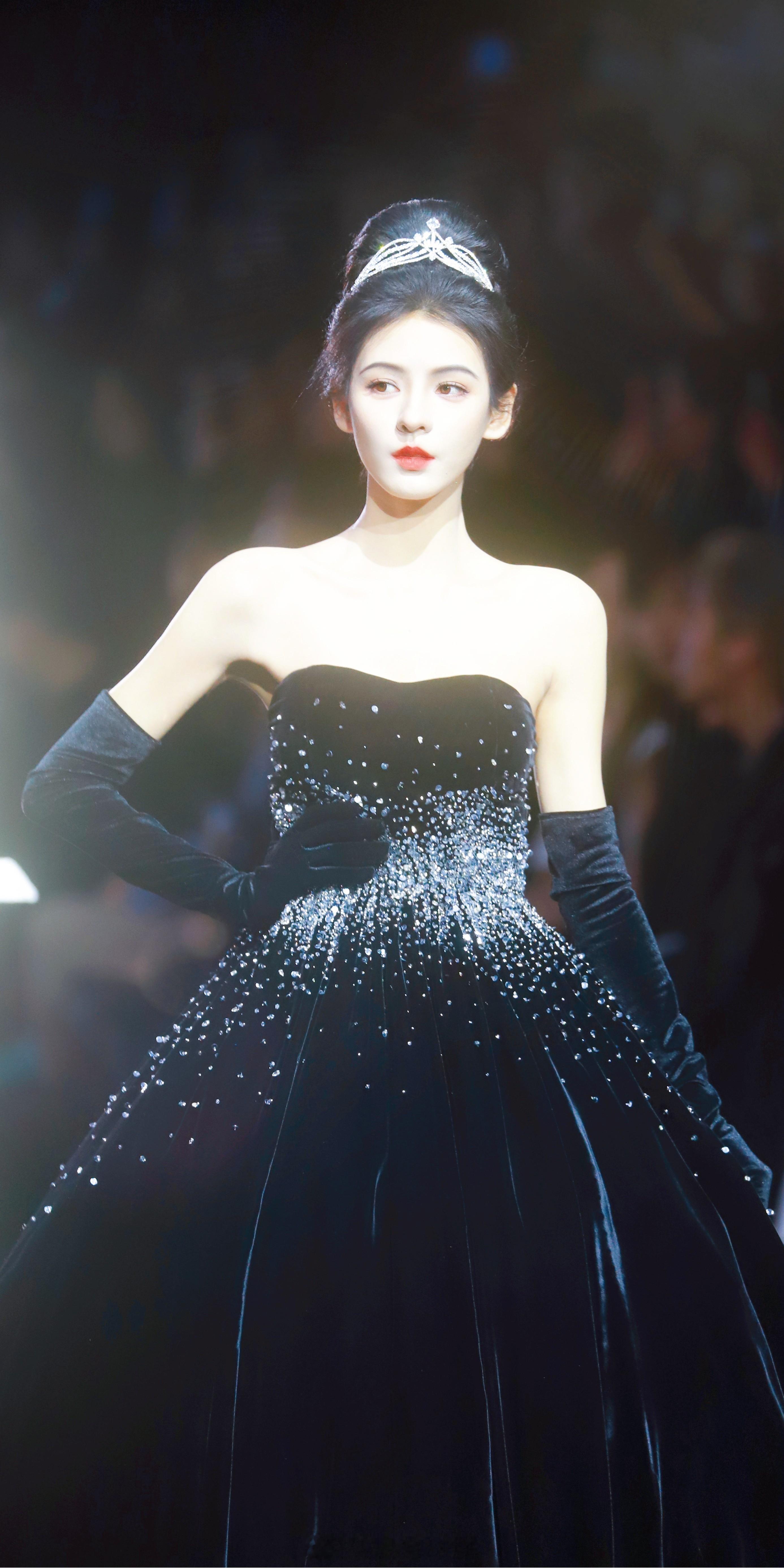 张予曦暗夜星河裙