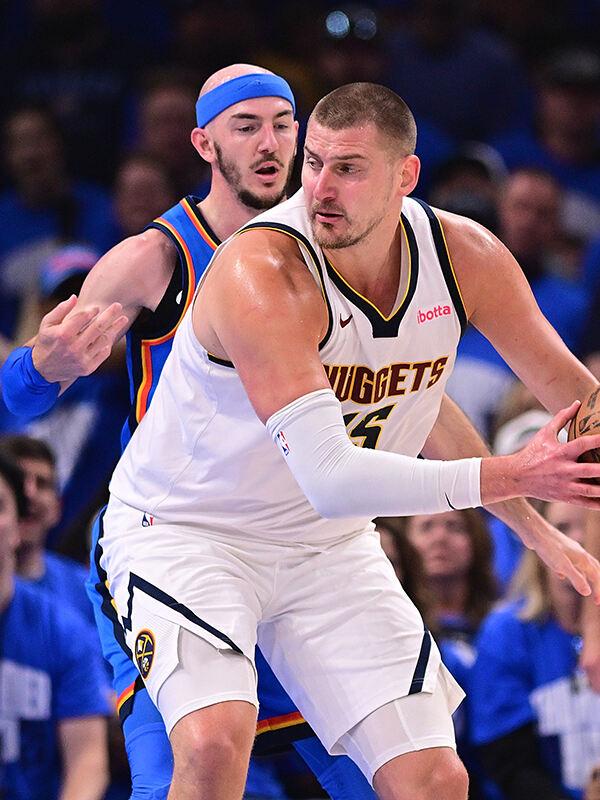 今天的比赛过后，火箭已经锁定西部第五的位置，接下来就看湖人和掘金斗智斗勇了，湖人