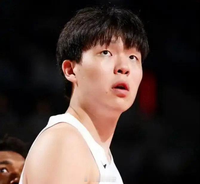 根据ESPN薪资专家BobbyMarks报道，开拓者要在北京时间11月3日之前，决定是否执行杨瀚森和