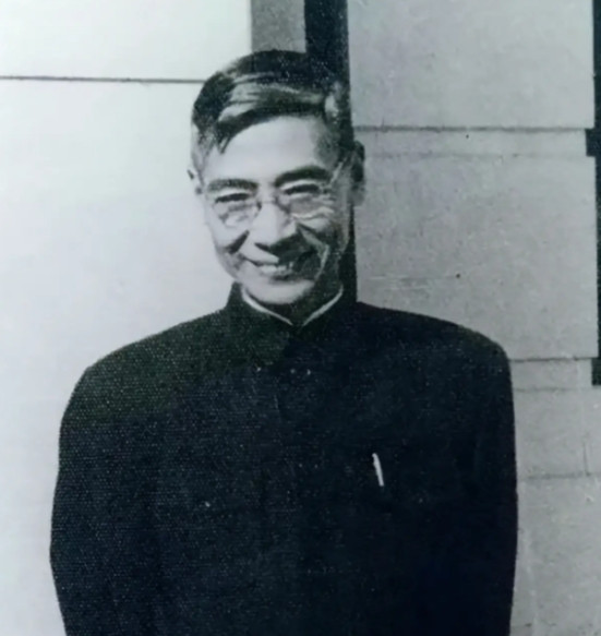 1968年，秘书找到正在接待外宾的周总理，告诉了他一个消息，周总理听后脸色大变，