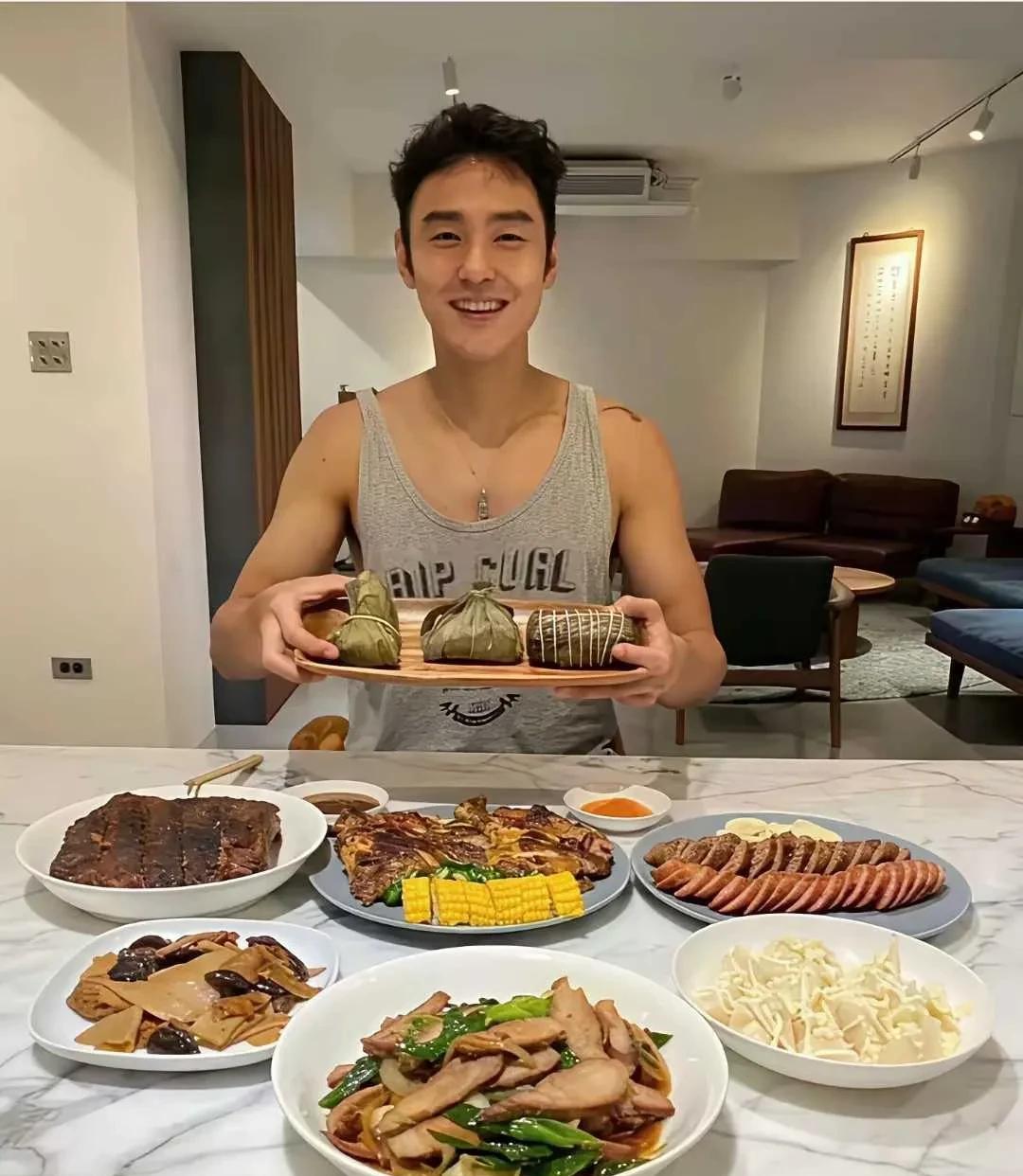 阮经天怎么那么像瘦了的沙溢。阮经天42岁，沙溢47岁，如今看来确实沙溢底子好，