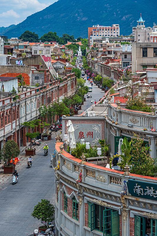 聊起泉州的发展潜力，始终绕不开此番主城扩容划入统筹范围的三个环湾板块。晋江北部