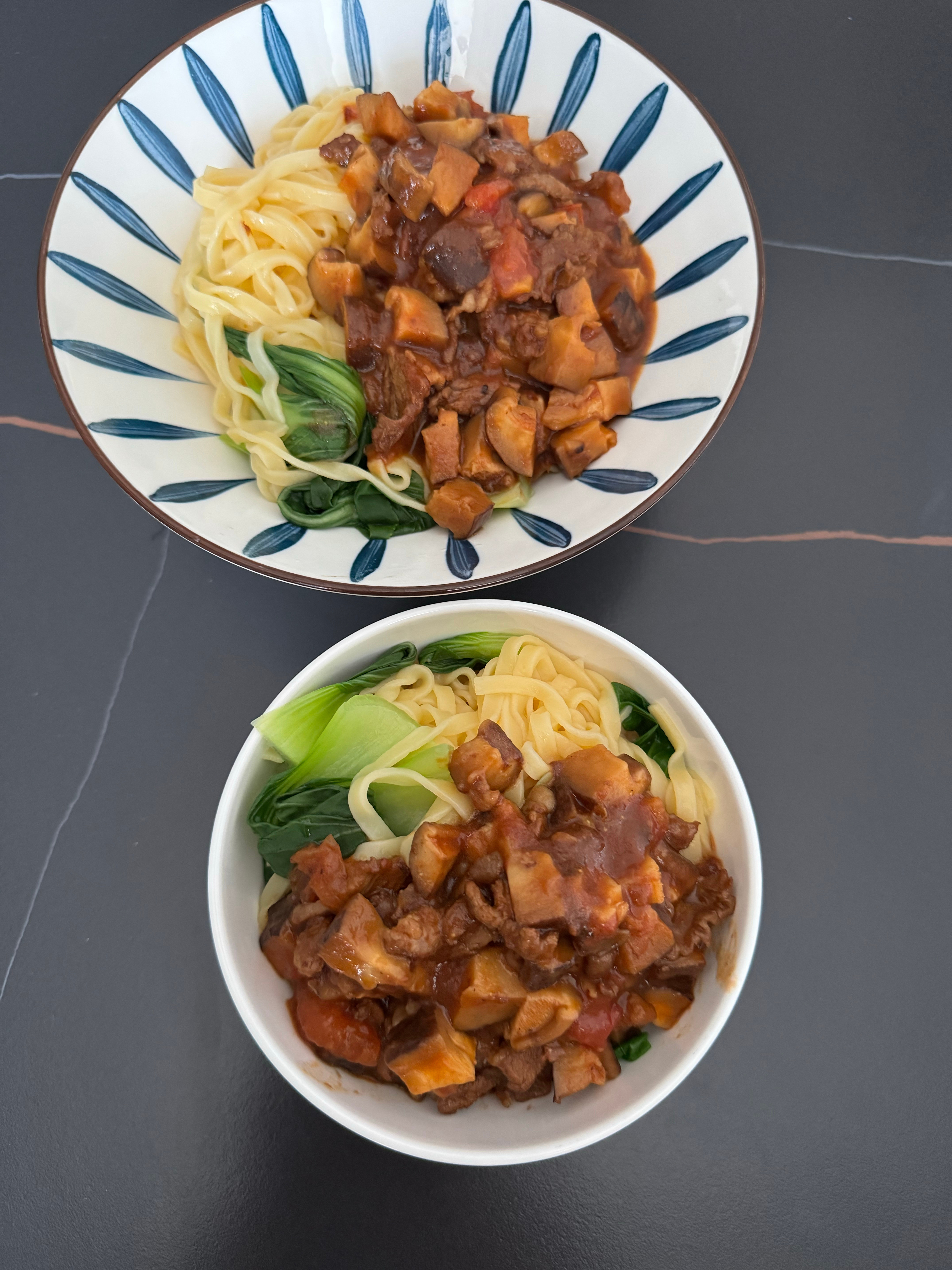今天我在家一上午躺着晕不拉几的中午还要爬起来给逆子做饭他早上就喝一碗小米粥