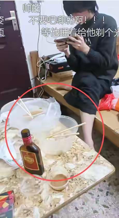 母亲吐槽家徒四壁，怒骂儿子“孽障”，网友反怼超扎心！家人们，近期一位母亲的吐槽