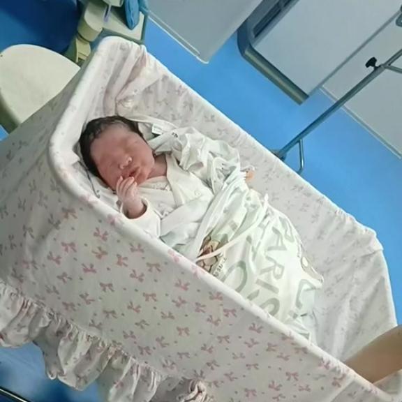 一个丈夫亲眼目睹妻子生孩子，才懂女人到底有多拼！没陪过产的男人，永远不知道