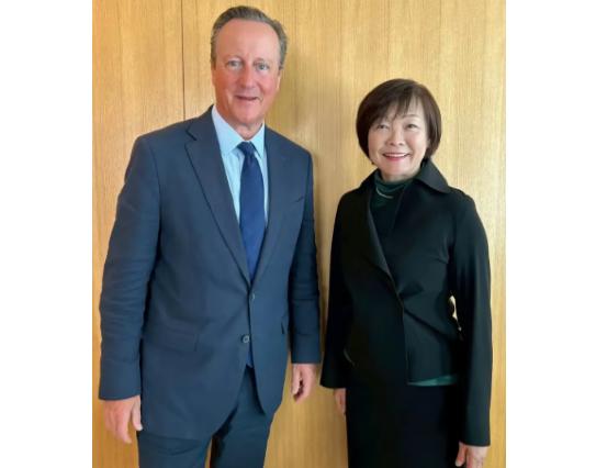 安倍昭惠拿亡夫抚恤金环球旅行，安倍晋三在九泉之下气得直翻身！