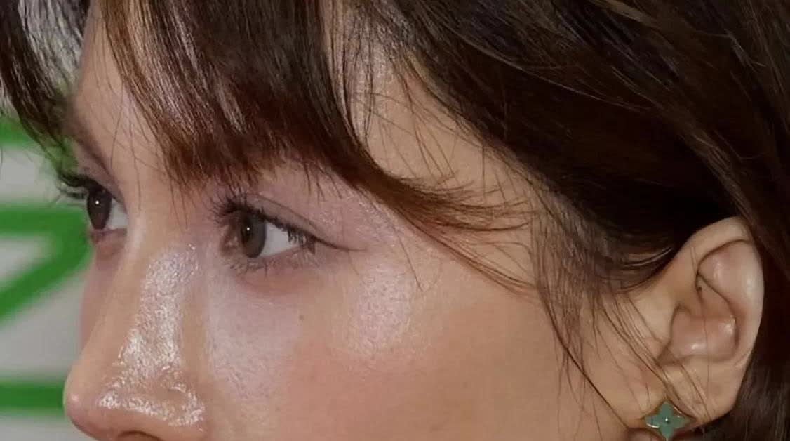 金晨的鼻子真的是挺不容易的，因为金晨每一次出席活动时她的鼻子都不一样。而