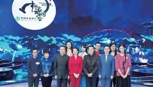 北大才女蒙曼如今48岁依然单身，朱讯问她：“如果随便给你选，你最想嫁给谁？”蒙曼