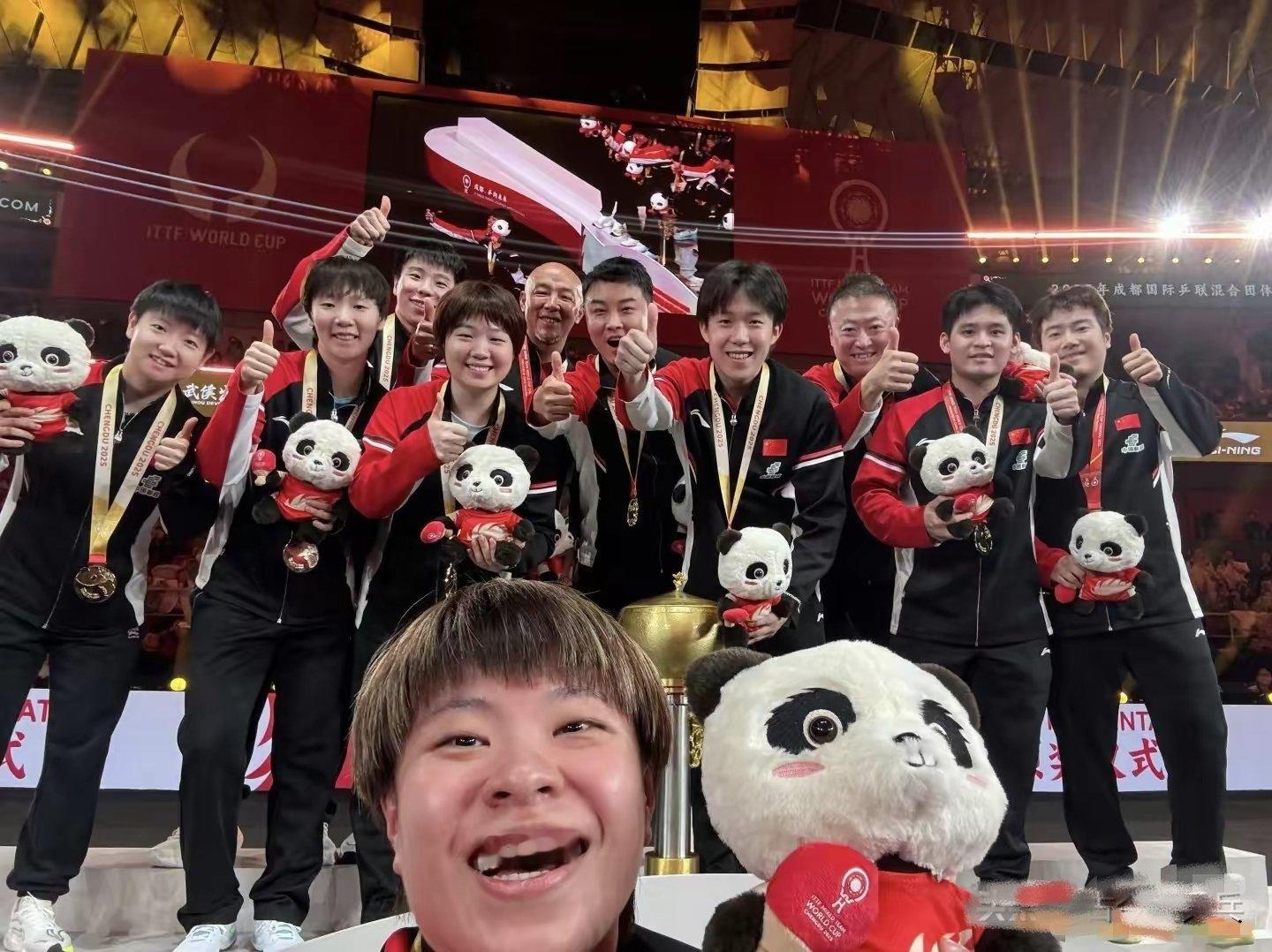 还没有点开，就先看到了牛迪的一排大牙，太搞笑了。大迪内心：不管我死活了，让我拿手