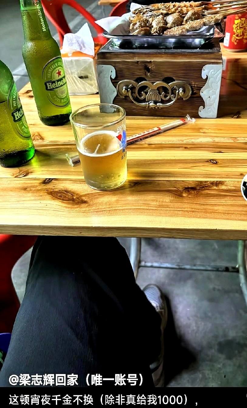 看来才分开就开始想念说的是梁志辉，他因哥哥回来火了却没蹭流量，回广东后发的宵