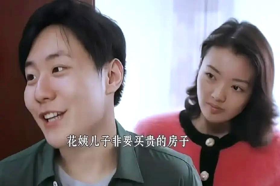 花彩香推了十几年凉皮车，一碗一碗攒出8万块，给儿子张浩在省城。儿子拿着这钱买了