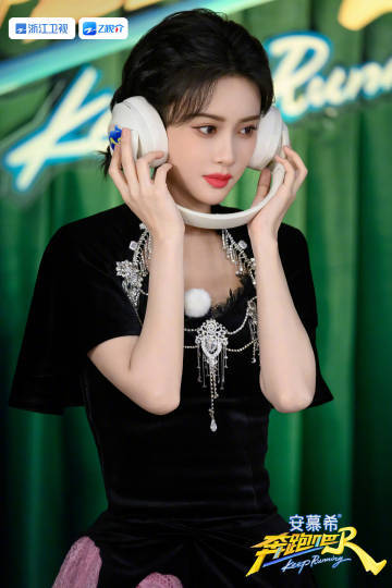 奔跑吧14官宣了奔跑吧14的阵容奔跑吧14官宣了，奔跑吧14的阵容除了雨琦受伤