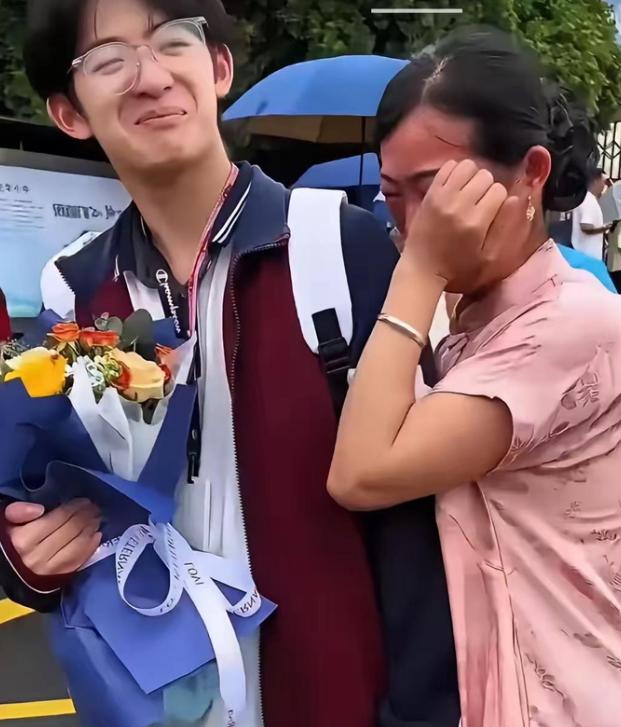 湖南一米八五少年考出七百一十六分斩获清华录取资格，全网都在夸赞少年争气，可谁愿意