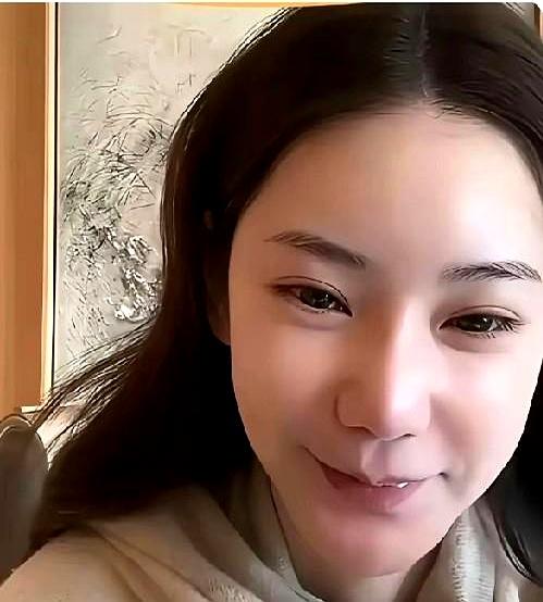 谁说搬进大别墅就非得是婆家给的？最近马筱梅乐得跟朵花儿似的，大伙儿一看就明白了