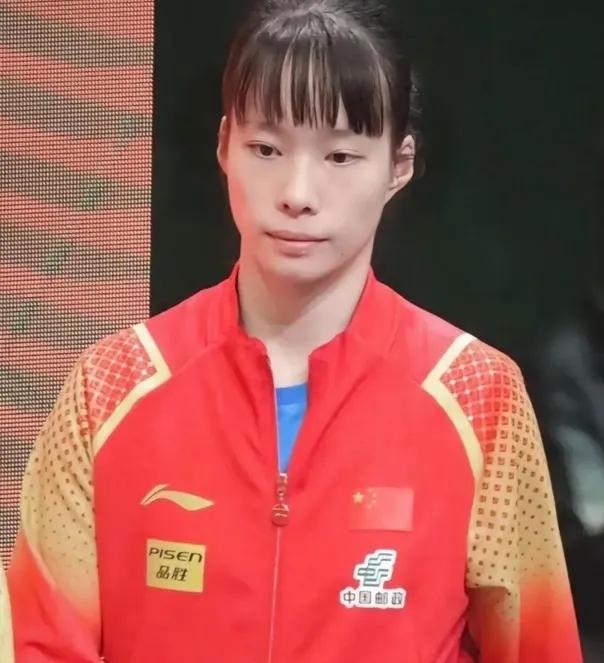 石洵瑶的奖赏，是打世界第一孙颖莎。新加坡大满贯，石洵瑶打疯了。两个3-0，干净利